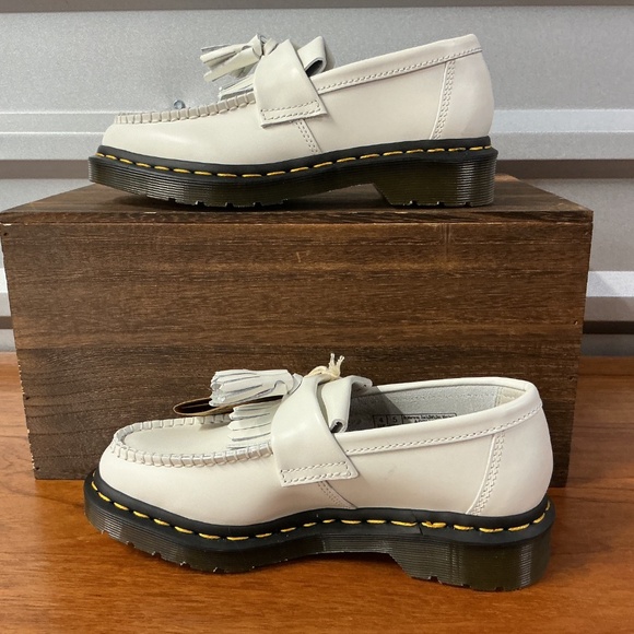 Dr. Martens Women Adrian YS Ivory Leather Tassel Kiltie Loafer Size 6 - Picture 5 of 8